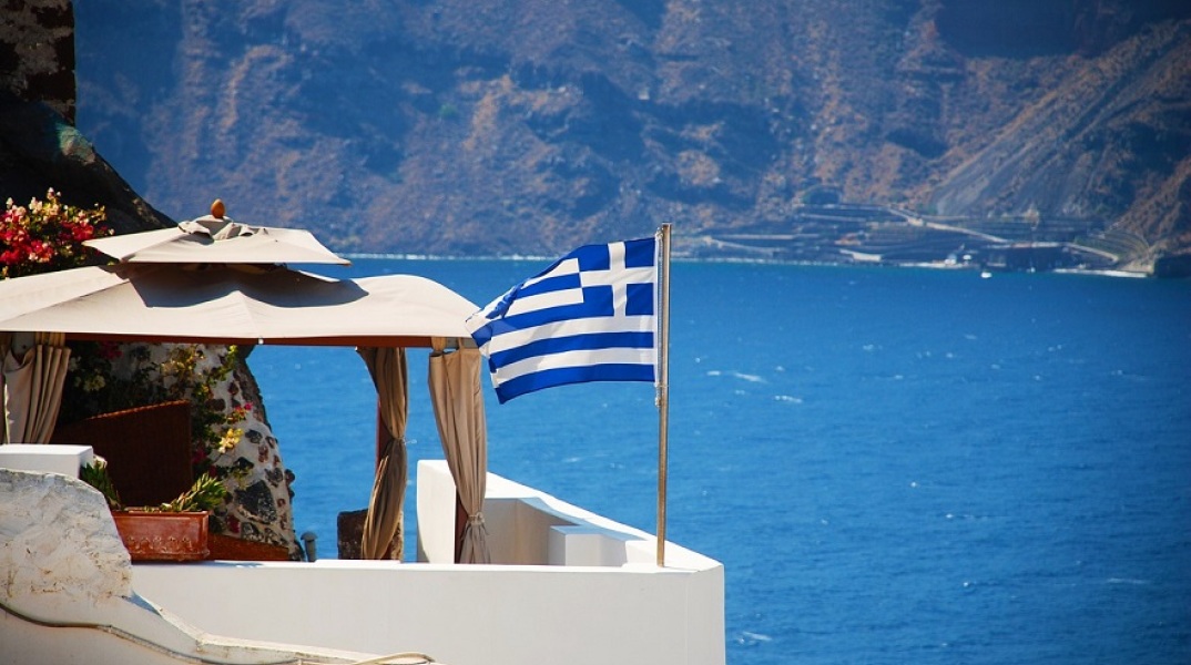 Ελληνική σημαία - Νησί- Τουρισμός