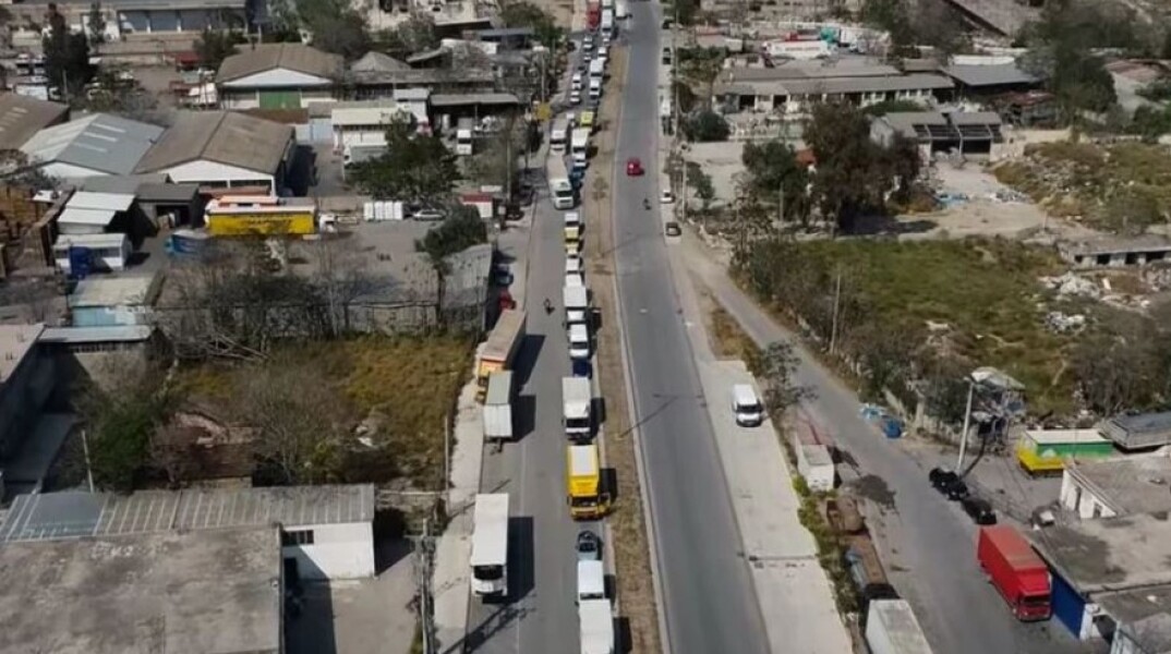 Φορτηγά στην Αγίας Άννης