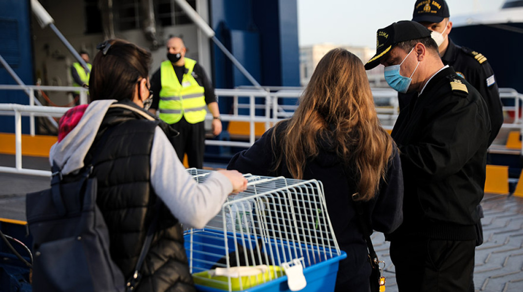  ΑΝΑΧΩΡΗΣΕΙΣ ΑΠΟ ΤΟ ΛΙΜΑΝΙ ΤΟΥ ΠΕΙΡΑΙΑ ΕΝΤΑΤΙΚΟΙ ΕΛΕΓΧΟΙ ΑΠΟ ΤΟ ΛΙΜΕΝΙΚΟ ΣΩΜΑ 