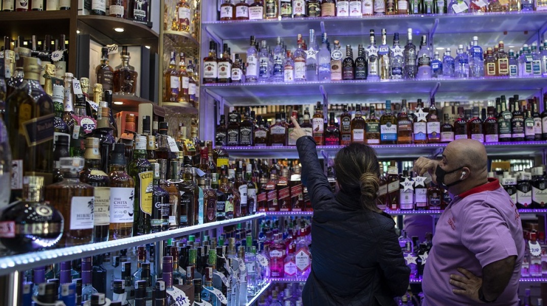 Πώληση αλκοόλ σε κατάστημα στην Τουρκία