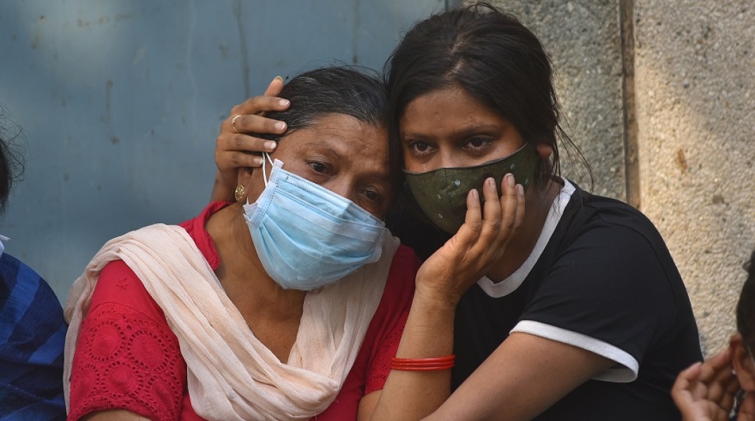 Ινδία - κορωνοϊός: Γυναίκες με μάσκα 
