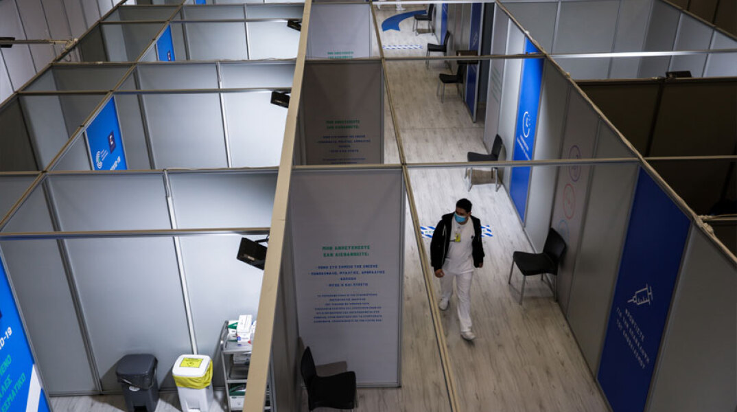 Το εμβολιαστικό κέντρο για τον κορωνοϊό στο Μαρούσι (ΦΩΤΟ ΑΡΧΕΙΟ) - Χιλιάδες ραντεβού τις πρώτες ώρες μετά το άνοιγμα της πλατφόρμας για τους 45-49