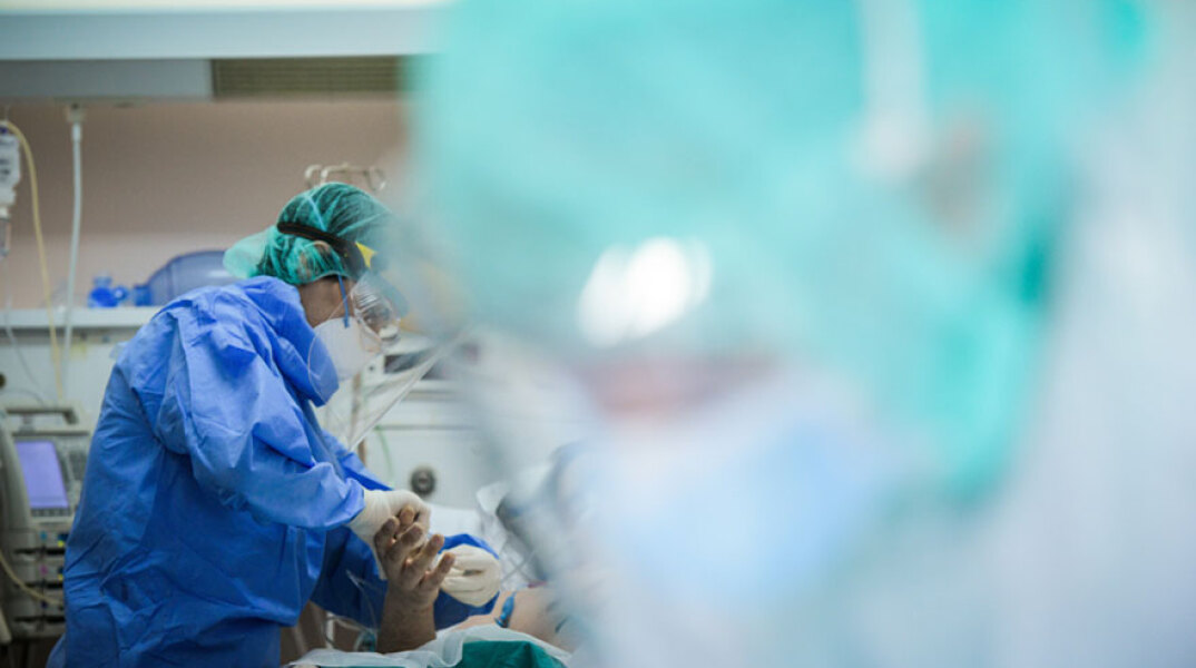 Ασθενής με κορωνοϊό στην Εντατική (ΦΩΤΟ Αρχείου) - Αναπτύσσονται φάρμακα κατά της Covid-19