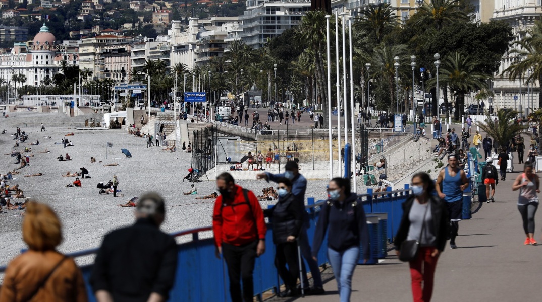 Το πρώτο βήμα στη σταδιακή άρση της καραντίνας ανακοίνωσε η γαλλική κυβέρνηση, με επιστροφή των μαθητών στα θρανία και ελεγχόμενη απελευθέρωση μετακινήσεων