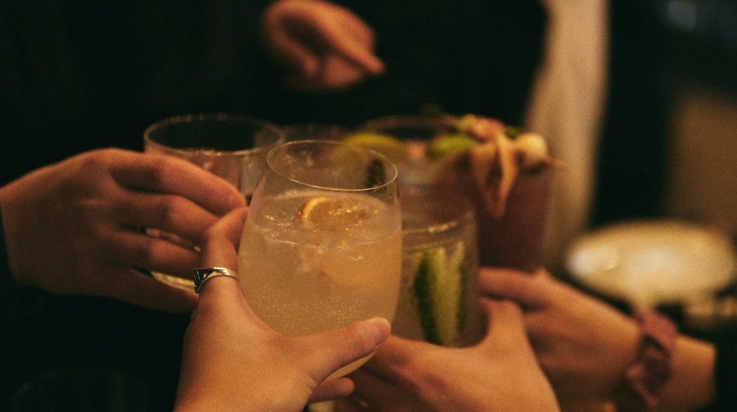 Θεσσαλονίκη: Συλλήψεις για πασχαλινά κορωνοπάρτι με συμμετοχή πολλών ατόμων σε Πλαγιάρι και Κολχικό - Ένας 24χρονος και ένας 23χρονος οι διοργανωτές 