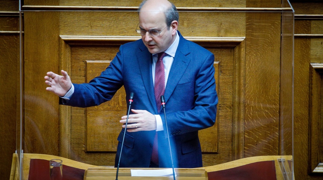 Ο υπουργός Εργασίας και Κοινωνικών Υποθέσεων Κωστής Χατζηδάκης δίνει το δικό του μήνυμα, με  αφορμή τον εορτασμό της Εργατικής Πρωτομαγιάς