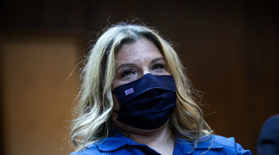 Η υφυπουργός Εργασίας Μαρία Συρεγγέλα εμβολιάστηκε το μεσημέρι της Δευτέρας του Πάσχα με AstraZeneca και προτρέπει τους πολίτες να εμπιστευτούν την επιστήμη 