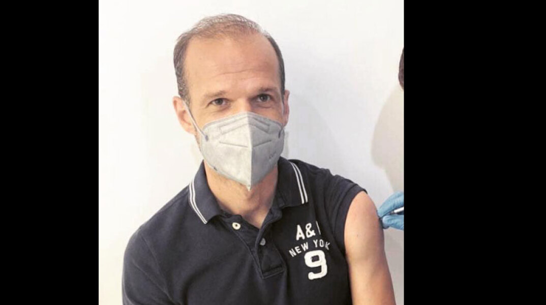 Άγγελος Μπασινάς - Άλλαξε το ραντεβού για να κάνει εμβόλιο AstraZeneca