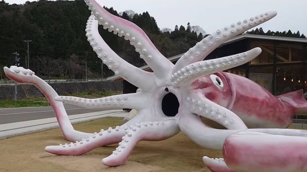 To ψεύτικο γιγαντιαίο καλαμάρι 