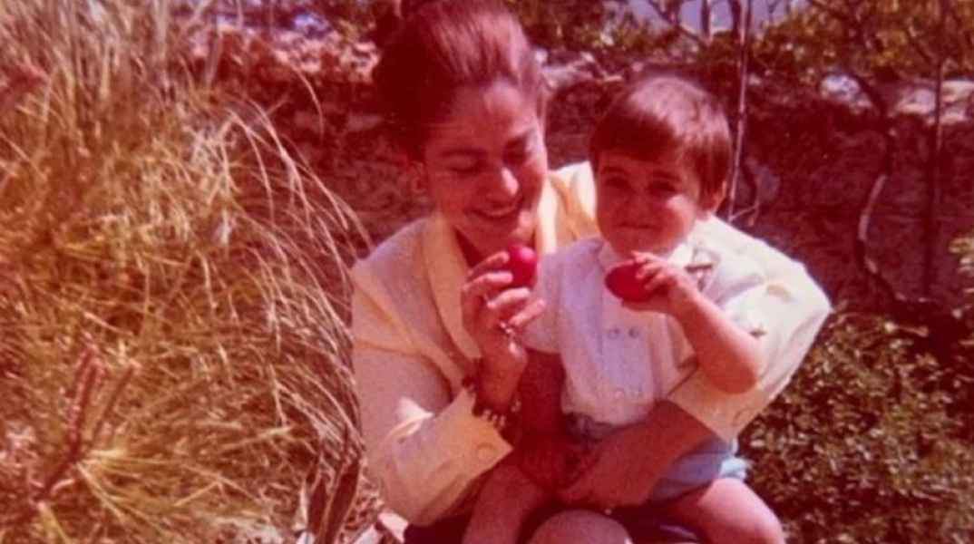 Η Μαρίκα Μητσοτάκη με τον Κυριάκο Μητσοτάκη παιδί