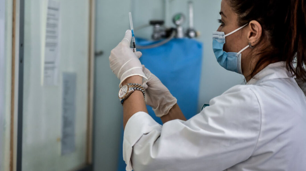 Εμβολιασμός για τον κορωνοϊό - Νέες ανακοινώσεις από ΕΜΑ για εμβόλιο Pfizer και Moderna (ΦΩΤΟ ΑΡΧΕΙΟΥ)