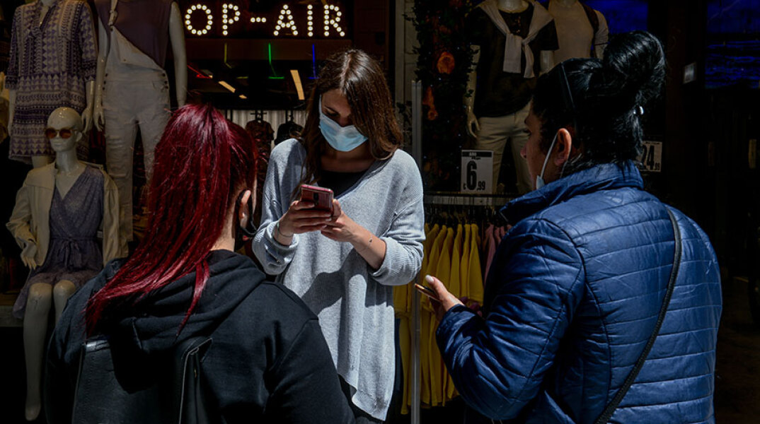 Κυριακή του Θώμα: Ανοικτά τα εμπορικά καταστήματα καθώς συνεχίζονται οι εαρινές ενδιάμεσες εκπτώσεις