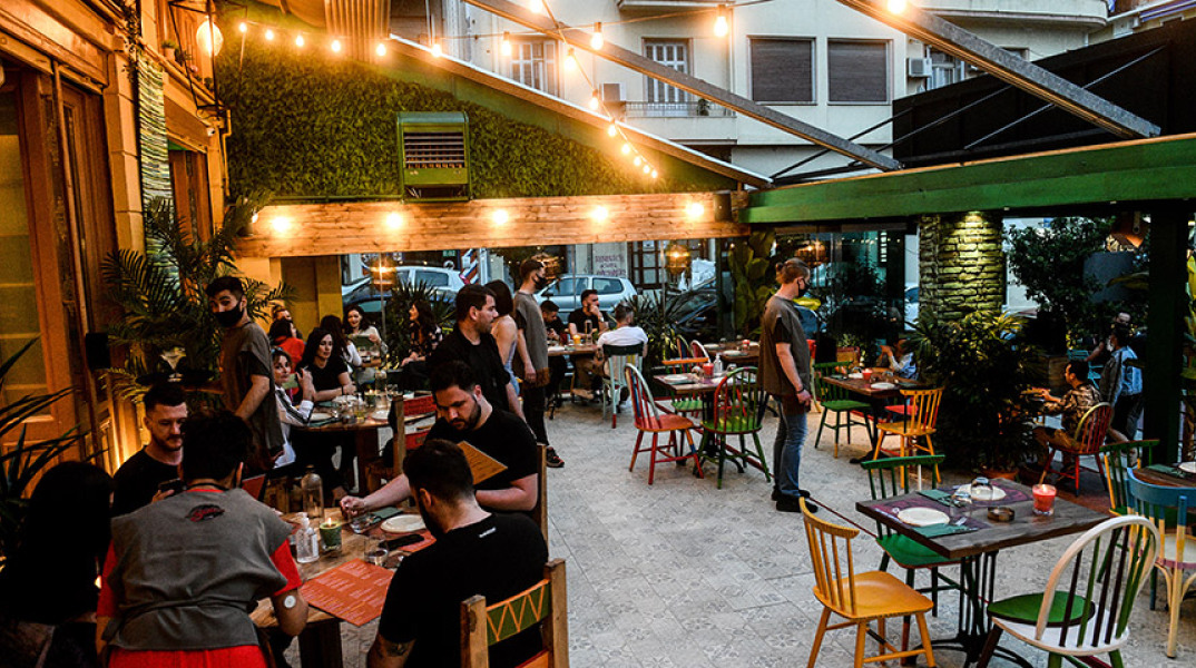 ΑΝΟΙΧΤΑ ΤΑ ΜΠΑΡ ΚΑΙ ΤΑ ΕΣΤΙΑΤΟΡΙΑ ΜΕΤΑ ΤΟ ΕΞΑΜΗΝΙΟ ΛΟΚΝΤΑΟΥΝ ΛΟΓΩ COVID19