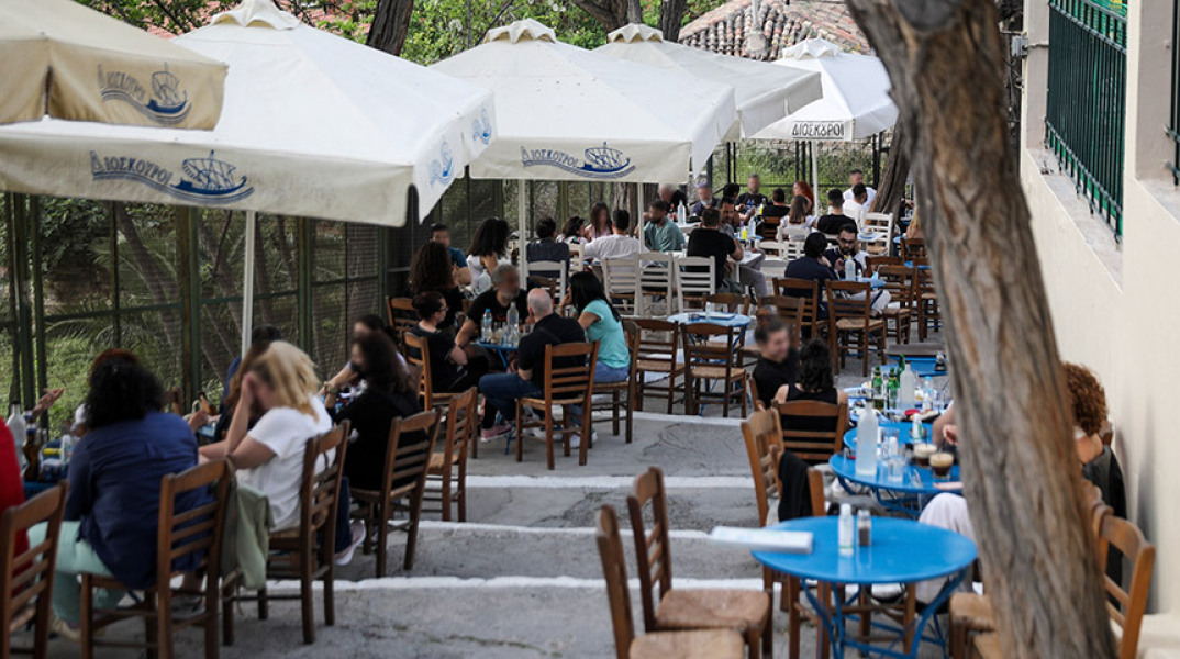  ΑΝΟΙΞΑΝ ΚΑΦΕ ΚΑΙ ΕΣΤΙΑΤΟΡΙΑ ΣΤΙΓΜΙΟΤΥΠΑ ΑΠΟ ΤΗ ΠΛΑΚΑ