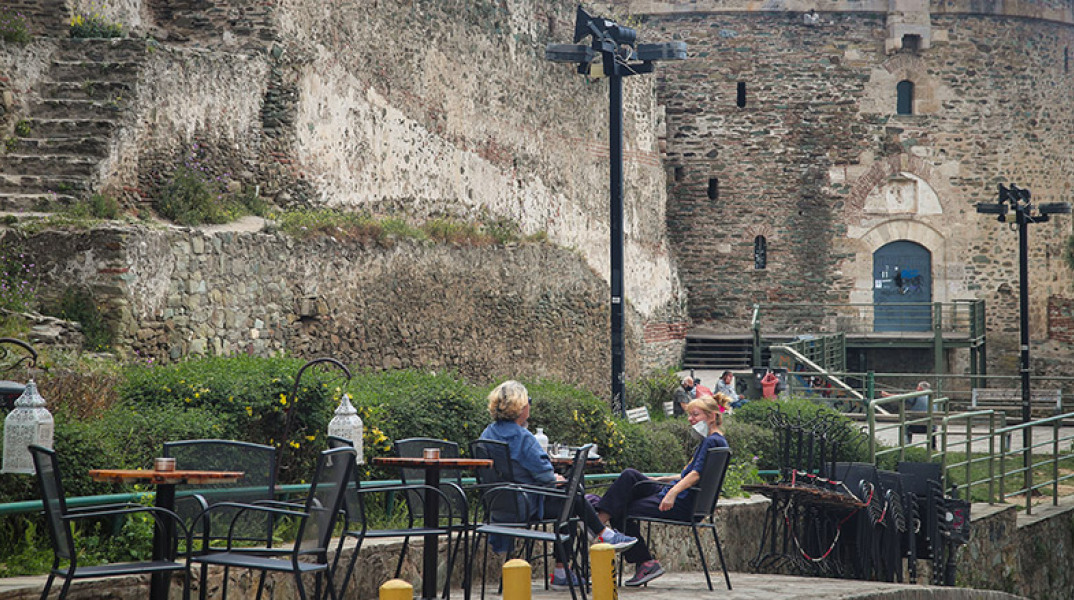ΘΕΣΣΑΛΟΝΙΚΗ - ΚΑΦΕ ΣΤΗΝ ΑΝΩ ΠΟΛΗ ΣΤΟΝ ΠΥΡΓΟ ΤΡΙΓΩΝΙΟΥ 