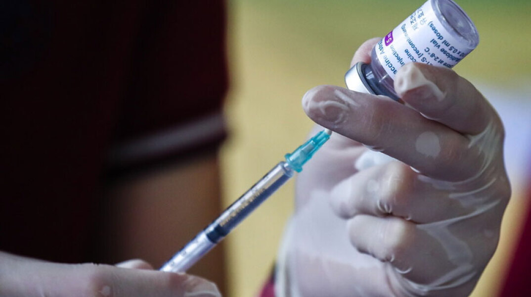 Εμβολιασμός με εμβόλιο AstraZeneca για τον κορωνοϊό