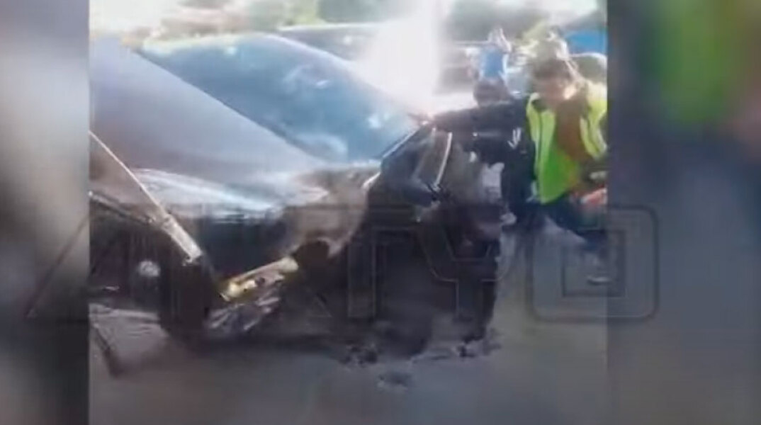 Υποχώρησε η άσφαλτος στις Σέρρες, παγιδεύτηκε το αυτοκίνητο