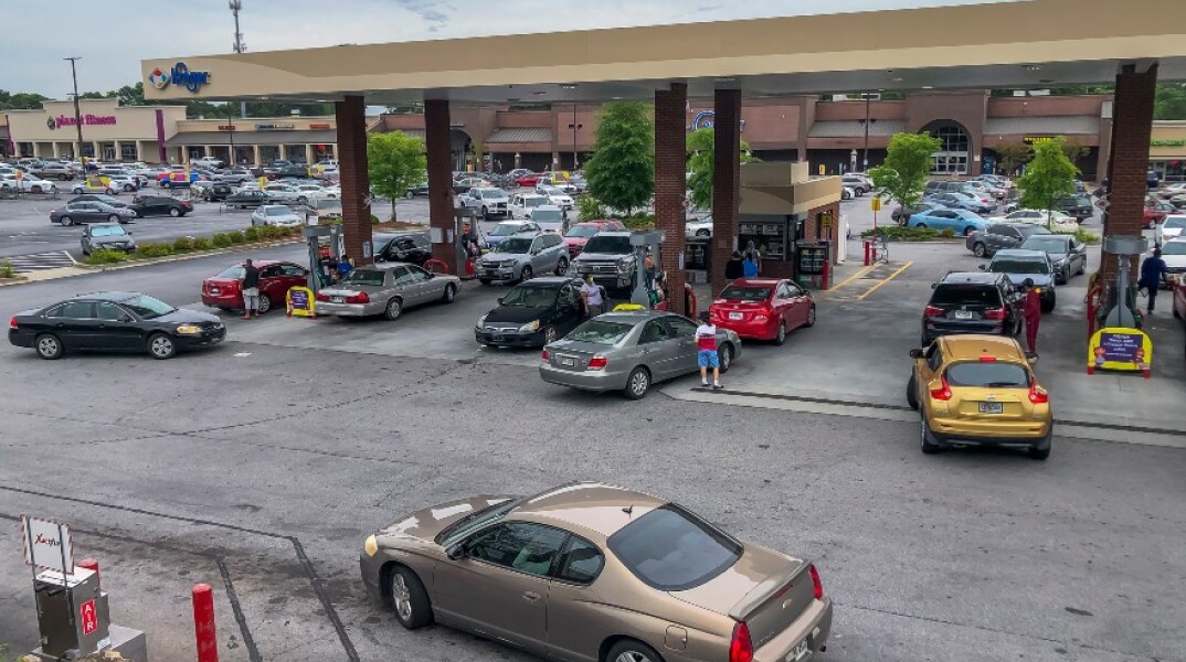 Ουρές σε βενζινάδικο στις ΗΠΑ λόγω της κυβερνοεπίθεσης στην Colonial Pipeline