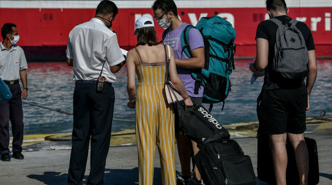 Μετακίνηση - Ταξίδι σε νησιά: Μόνο με πιστοποιητικό εμβολιασμού, self test ή μοριακό τεστ 72 ώρες πριν μόλις ανοίξουν οι διαπεριφερειακές μετακινήσεις