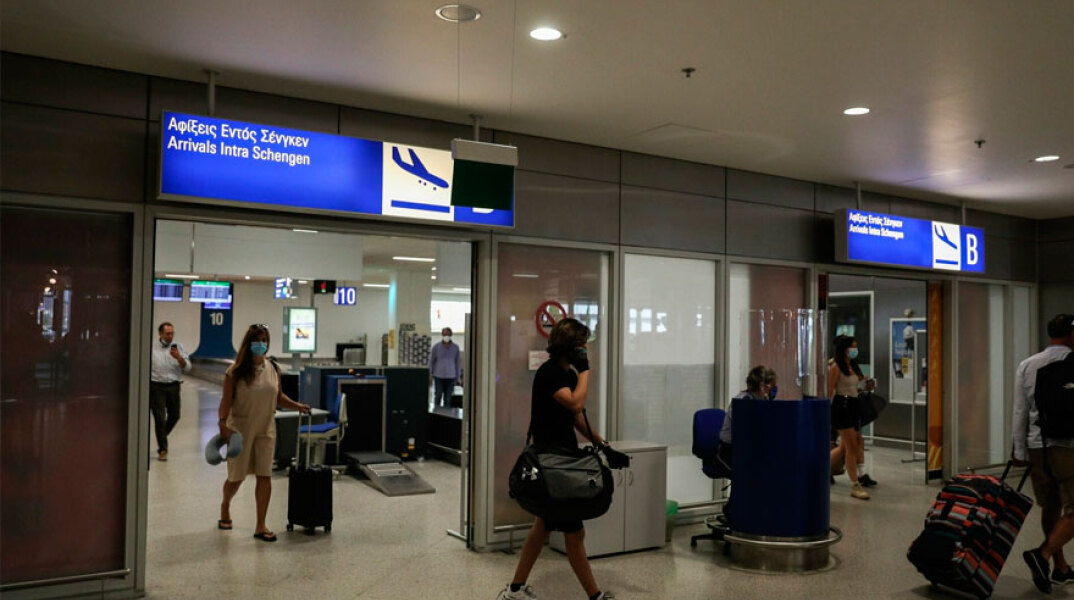 Αεροδρόμιο «Ελευθέριος Βενιζέλος»: Αφίξεις τουριστών (ΦΩΤΟ ΑΡΧΕΙΟΥ) - Ξεκίνησαν στην ΕΕ οι δοκιμές για το «πράσινο» πιστοποιητικό εμβολιασμού