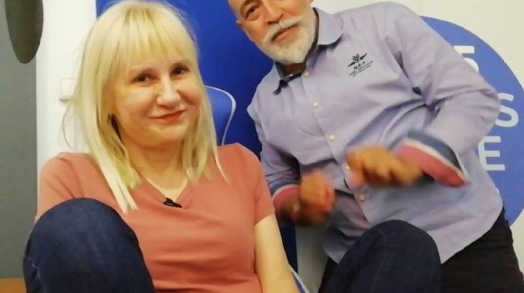 Η Σώτη Τριανταφύλλου με τον Θωμά Κ. Ευθυμίου στο στούντιο του Athens Voice Radio 102.5