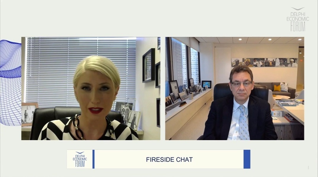 Η Σία Κοσιώνη και ο Άλμπερτ Μπουρλά κατά τη συζήτηση στο Οικονομικό Φόρουμ των Δελφών