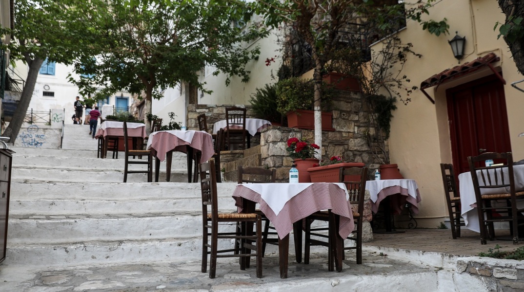 Εστιατόριο-καφέ στην Πλάκα στην Αθήνα