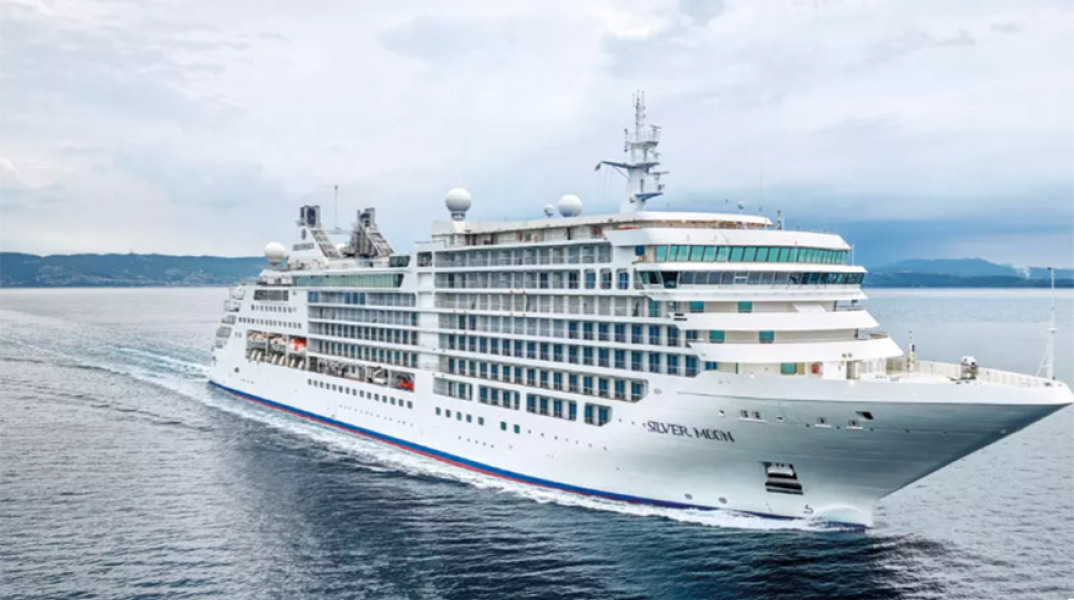 Σούδα: Το κρουαζιερόπλοιο «Silver Moon» έδεσε στο λιμάνι 