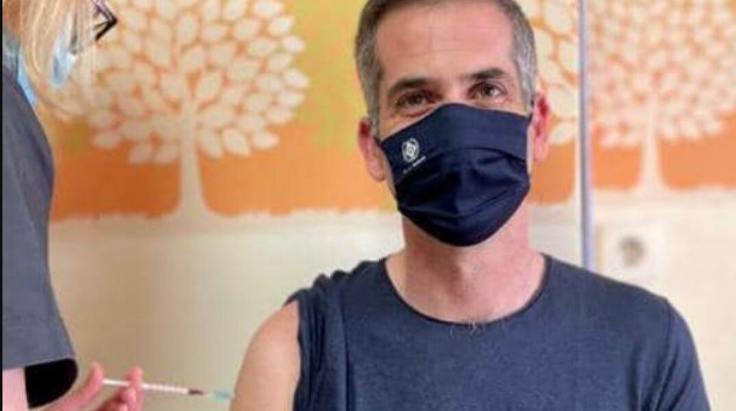 Εμβολιάστηκε ο Κώστας Μπακογιάννης