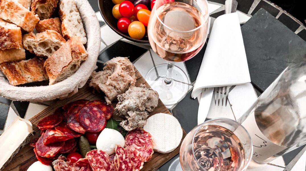 5 Ροζέ Προβηγκίας για να τα χαρείς στο αγαπημένο σου wine bar!