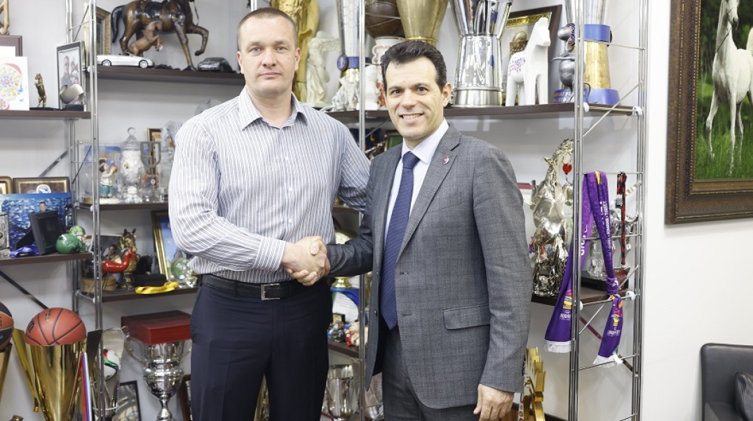 Ο Δημήτρης Ιτούδης με τον πρόεδρ της ΤΣΣΚΑ Μόσχας