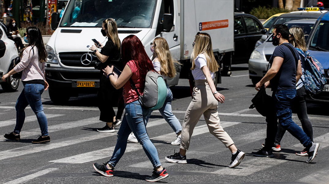 ΣΤΙΓΜΙΟΤΥΠΟ ΑΠΟ ΤΟ ΚΕΝΤΡΟ ΤΗΣ ΑΘΗΝΑΣ-ΠΛΑΤΕΙΑ ΣΥΝΤΑΓΜΑΤΟΣ 