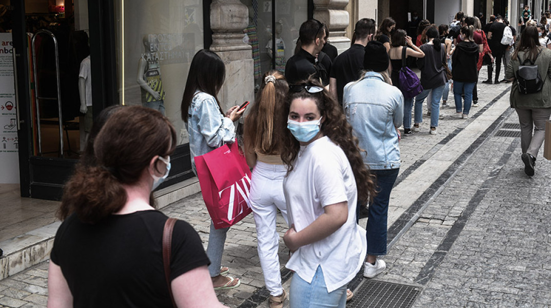 ΚΙΝΗΣΗ ΣΤΑ ΕΜΠΟΡΙΚΑ ΚΑΤΑΣΤΗΜΑΤΑ ΤΗΣ ΟΔΟΥ ΕΡΜΟΥ