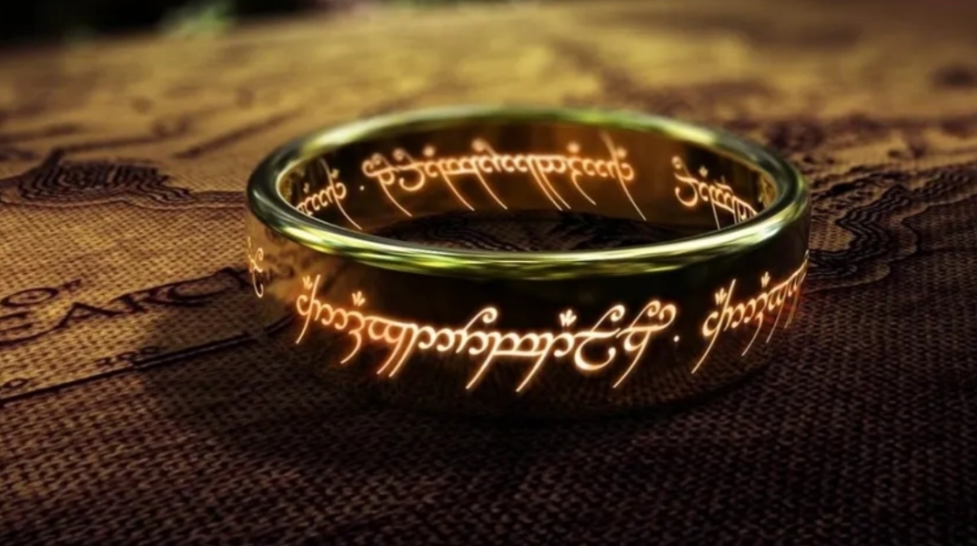 Εικόνα του δαχτυλιδιού από την κινηματογραφική μεταφορά «Ο Άρχοντας των Δαχτυλιδιών»