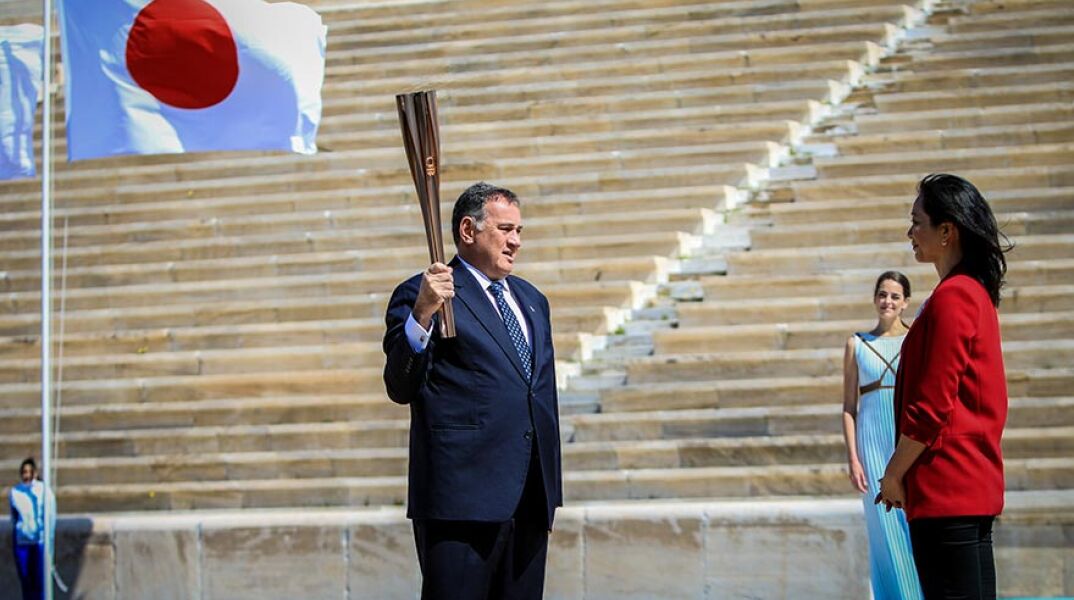 ΟΛΥΜΠΙΑΚΟΙ ΑΓΩΝΕΣ 2021 / ΤΕΛΕΤΗ ΠΑΡΑΔΟΣΗΣ ΦΛΟΓΑΣ ΣΤΗΝ ΑΘΗΝΑ