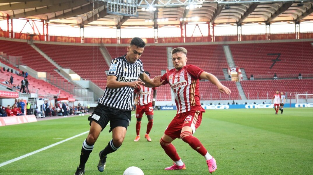 Στιγμιότυπο από το ντέρμπι Ολυμπιακός-ΠΑΟΚ με τους Λυρατζή και Ρέαμτσουκ