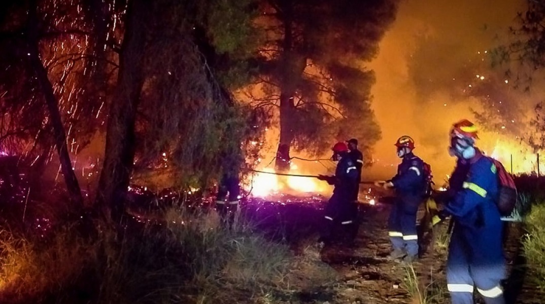 Πυρκαγιά σε δασική έκταση στο Σχινό Κορινθίας