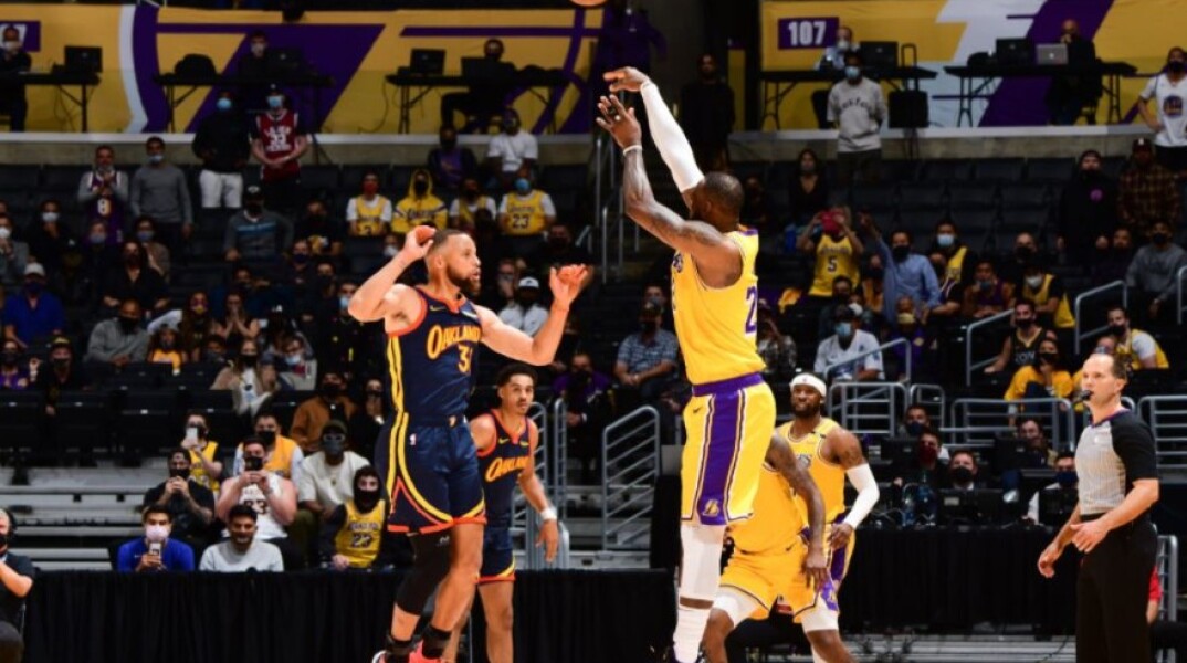 Ο ΛεΜπρον Τζέιμς βάζει το νικητήριο τρίποντο κόντρα στους Ουόριορς