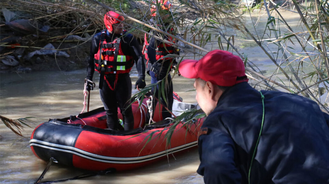 Άνδρες της ΕΜΑΚ αναζητούν αγνοούμενο (ΦΩΤΟ ΑΡΧΕΙΟΥ)