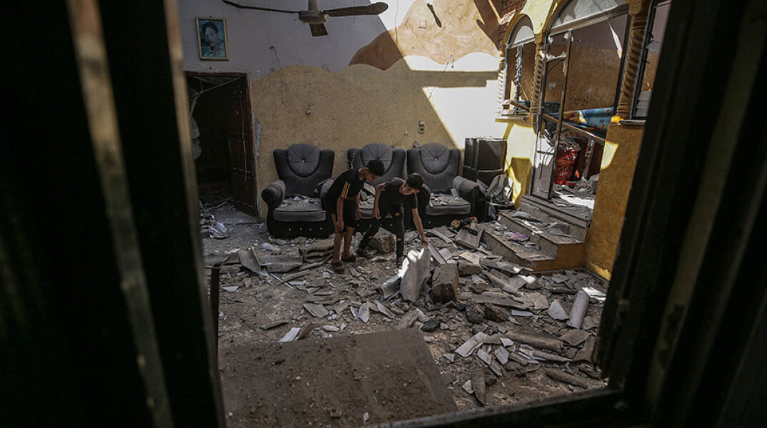 Βομβαρδισμένο τοπίο στη Λωρίδα της Γάζας μετά την αεροπορική επιδρομή από ισραηλινά μαχητικά - Σε ισχύ η εκεχειρία στην Παλαιστίνη