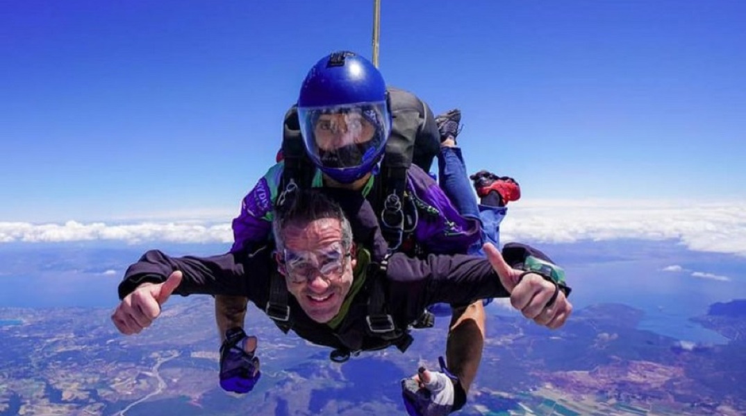 Κώστας Μπακογιάννης: Πτώση με αλεξίπτωτο