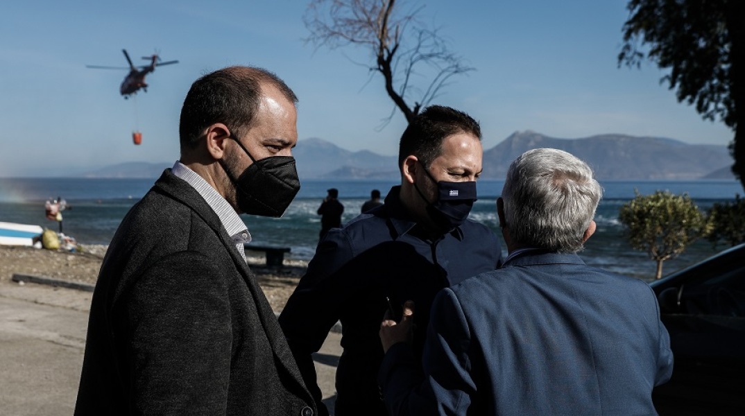 Επίσκεψη κυβερνητικού κλιμακίου στις πληγείσες από την πυρκαγιά περιοχές στο νομό Κορινθίας