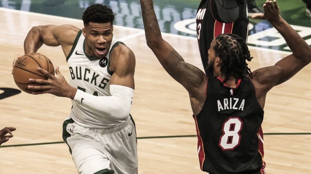 Ο Γιάννης Αντετοκούνμπο στο game 2 των playoffs μεταξύ των Μπακς και των Χιτ