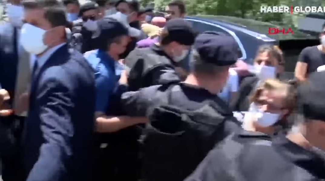 Επίθεση στην αυτοκινητοπομπή του Εκρέμ Ιμάμογλου