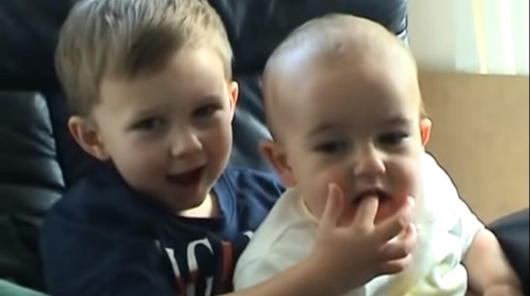 Charlie bit my finger - again 