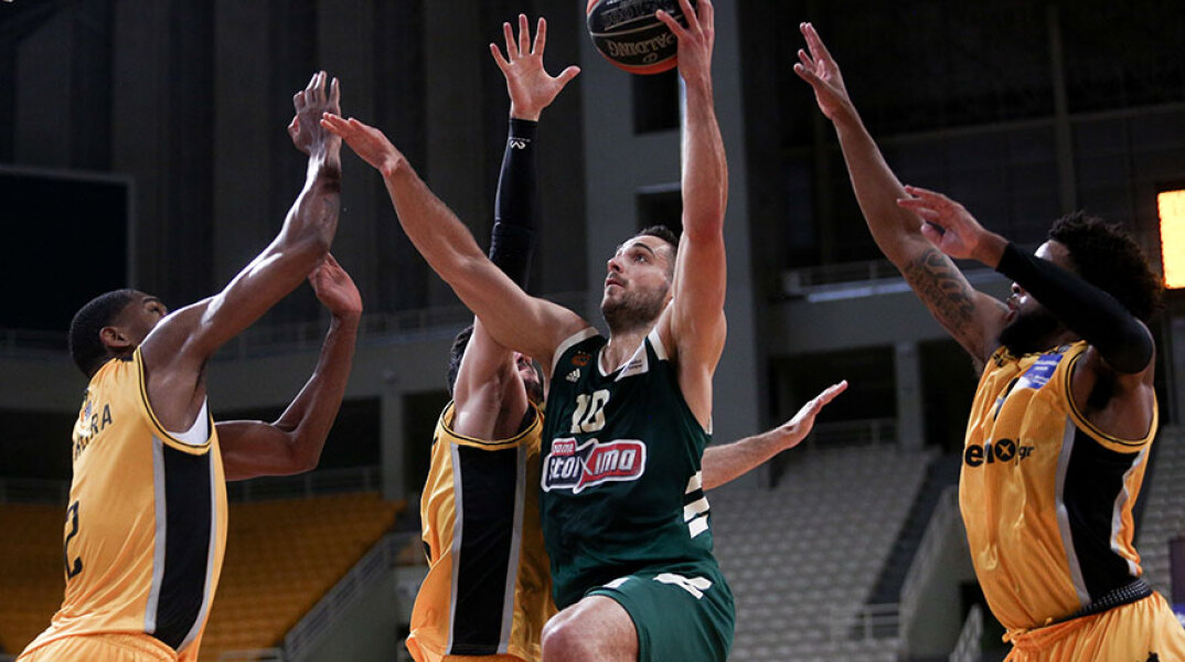 Basket League: Ο Παναθηναϊκός νίκησε την ΑΕΚ, έκανε το 3-1, και προκρίθηκε στους τελικούς