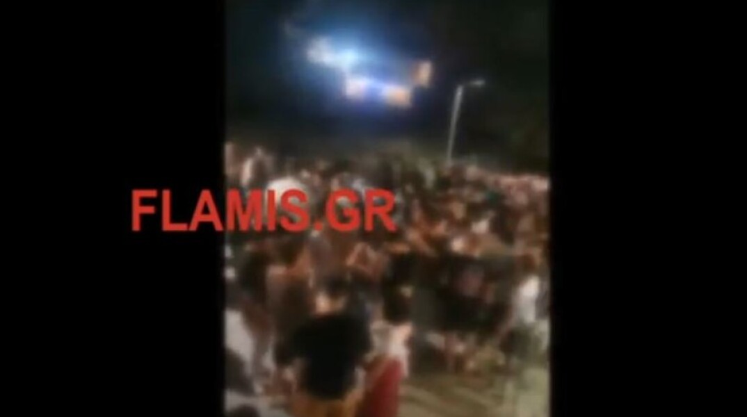 Συνωστισμός στις σκάλες της Γεροκωστοπούλου στην Πάτρα