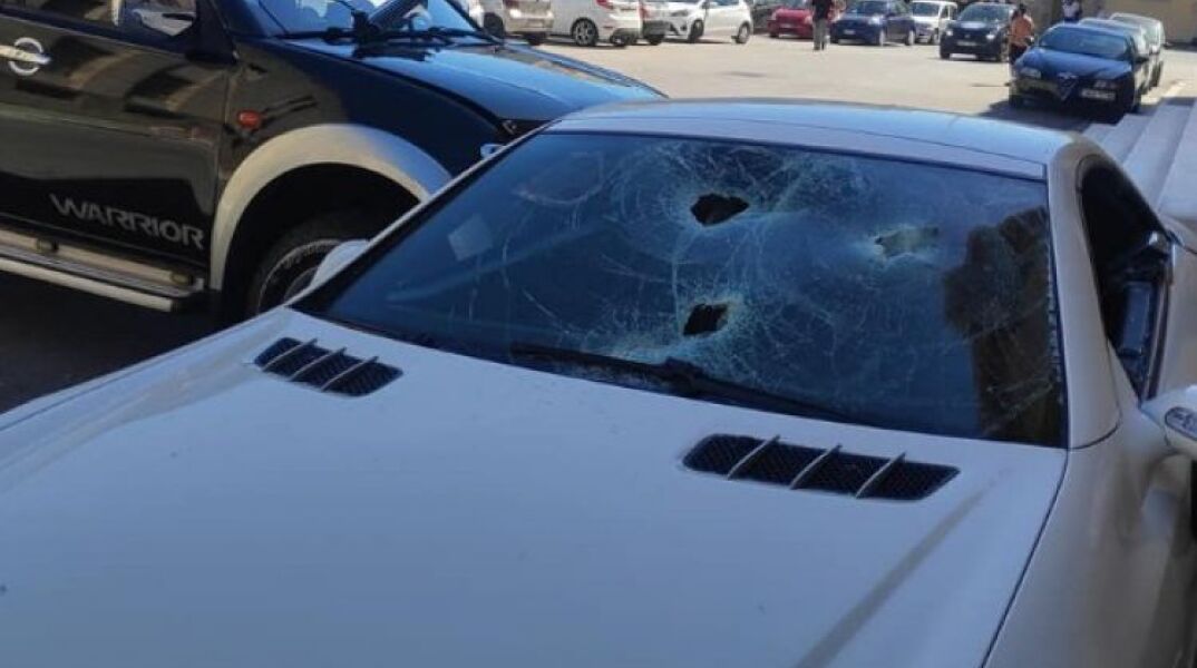 Ρόδος: Το όχημα του αστυνομικού διευθυντή μετά την επίθεση © rodiaki.gr