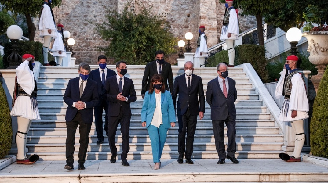 Επίσημο δείπνο στο Προεδρικό Μέγαρο για την επαίτιο των 40 χρόνων απο την ένταξη της Ελλάδας στην Ευρωπαική Ένωση