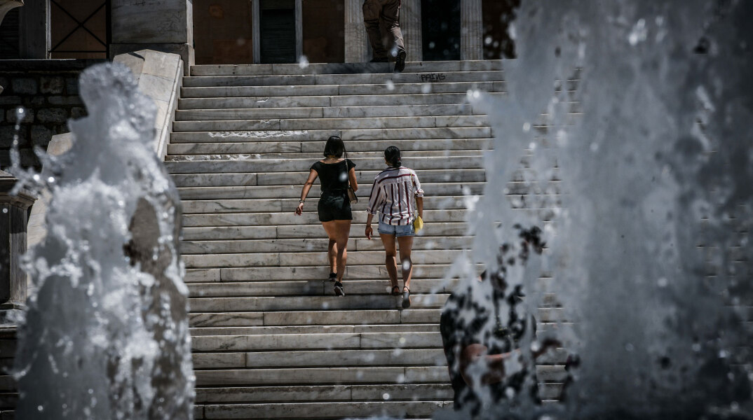 Εικόνα από το κέντρο της Αθήνας - Ο ΕΟΔΥ ανακοίνωσε τα νέα κρούσματα κορωνοϊού στην Ελλάδα
